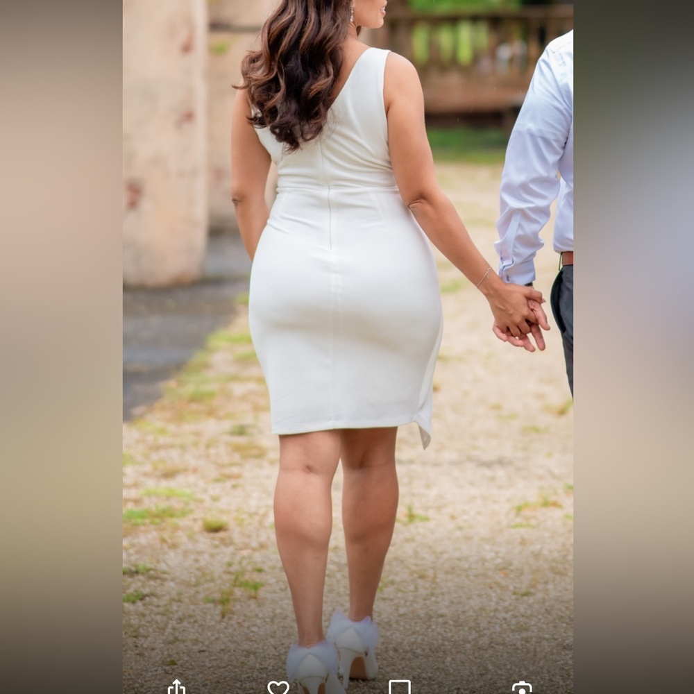 GUESS White Ruched Cocktail Dress Bridal Shower Rehearsal Dinner Large 10 - Picture 3 of 3